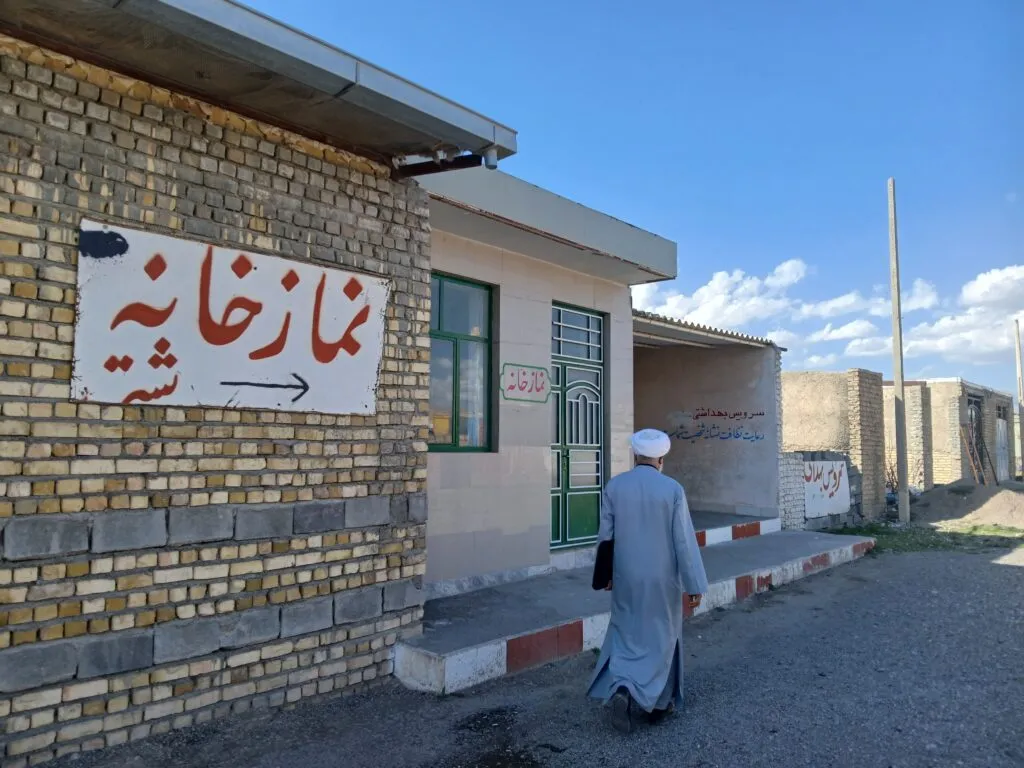 نمازخانه بین راهی