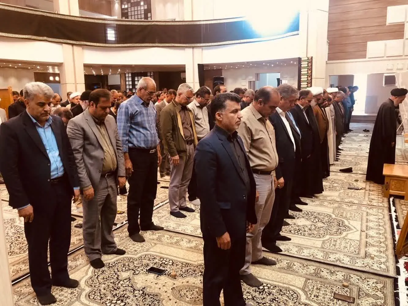 اقامه نماز وحدت بخش ادارات شهرستان رفسنجان در دانشگاه ولی عصر شهرستان