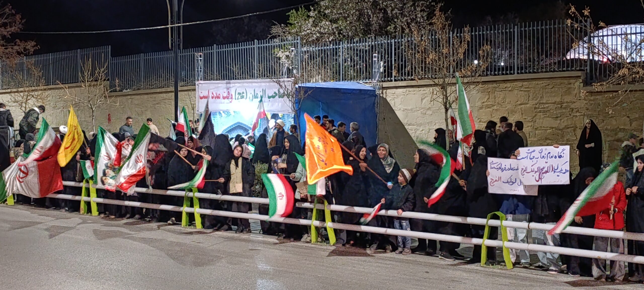 برپایی موکب «هیات نماز یاوران منتظر» در شهر همدان در ایام موسوم به جهاد ملت ایران