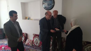 مدیر ستاد اقامه نماز استان کردستان با خانواده شهدا دیدار کرد