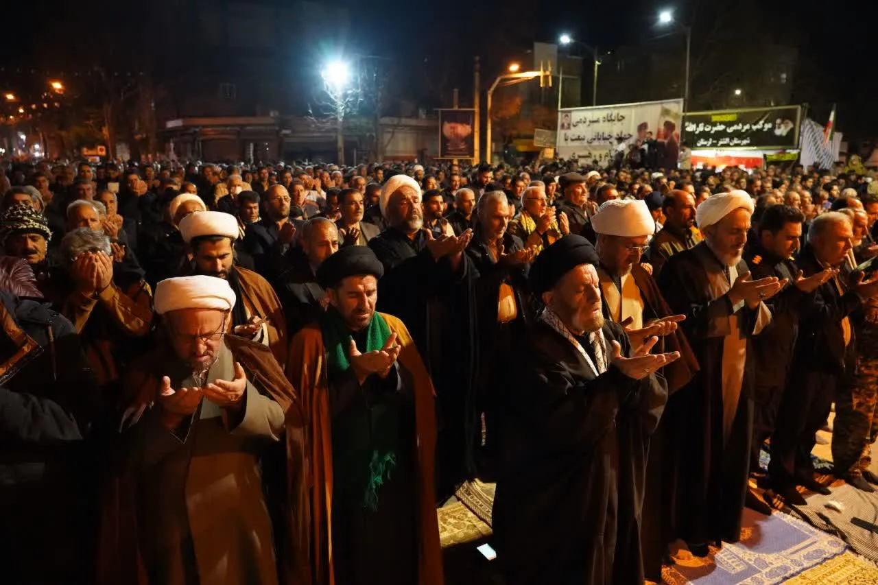 اقامه نماز استغاثه به امام زمان (عج) در خرمآباد به امامت حجت الاسلام شاهرخی