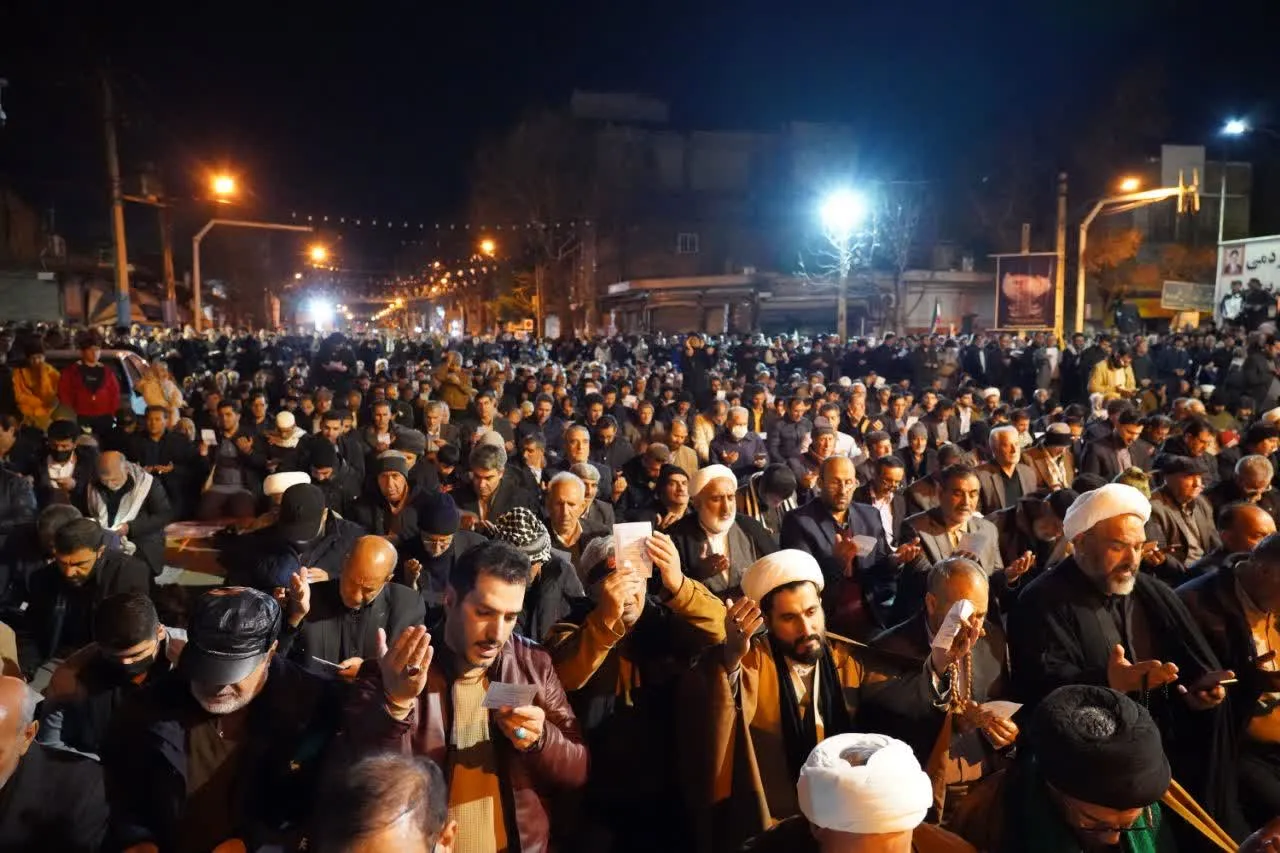 اقامه نماز استغاثه به امام زمان (عج) در خرمآباد به امامت حجت الاسلام شاهرخی
