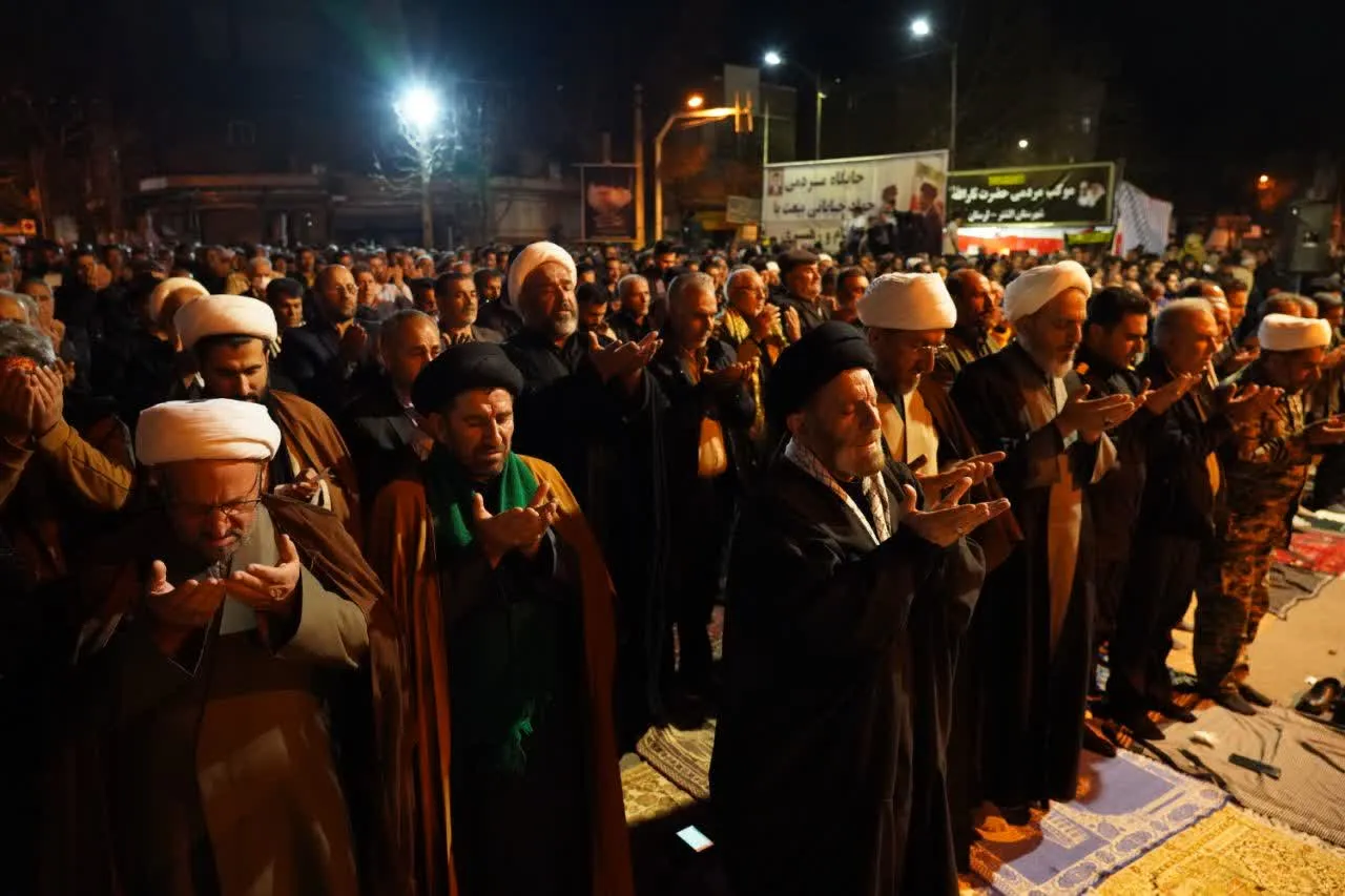 اقامه نماز استغاثه به امام زمان (عج) در خرمآباد به امامت حجت الاسلام شاهرخی