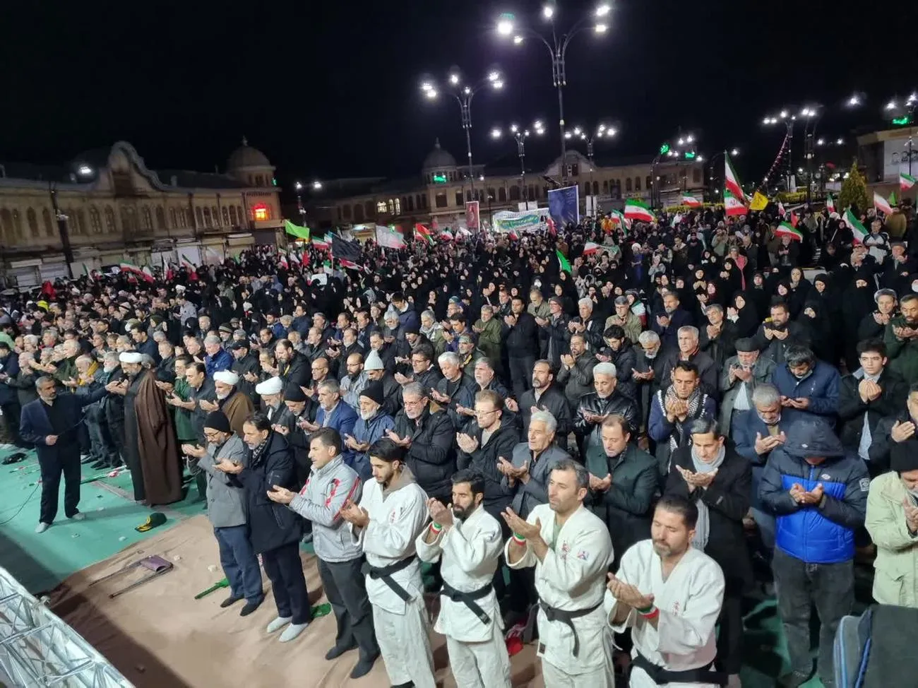 اقامه نماز استغاثه در استان همدان