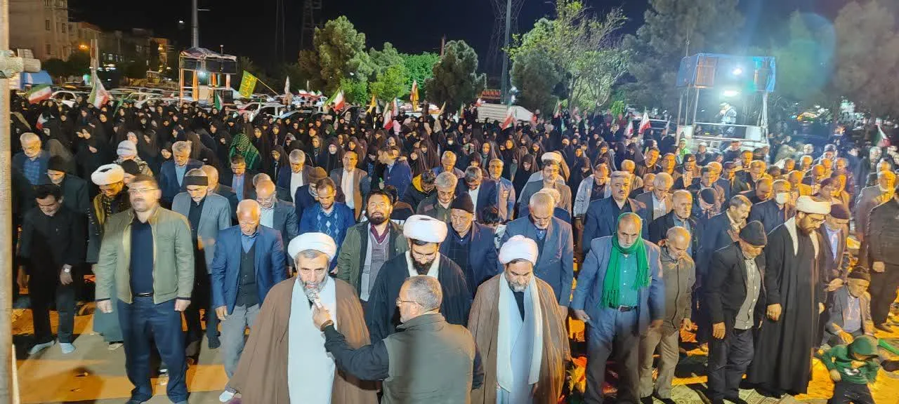 حضور فعال ستاد اقامه نماز قم با خدمات مشاوره‌ای و تبیینی در شب های بصیرت