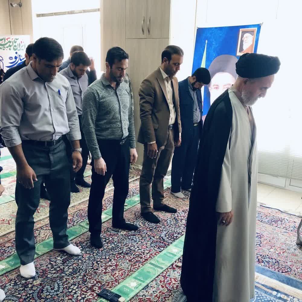 اقامه نماز وحدت بخش ادارات شهرستان رفسنجان در اداره استاندارد شهرستان