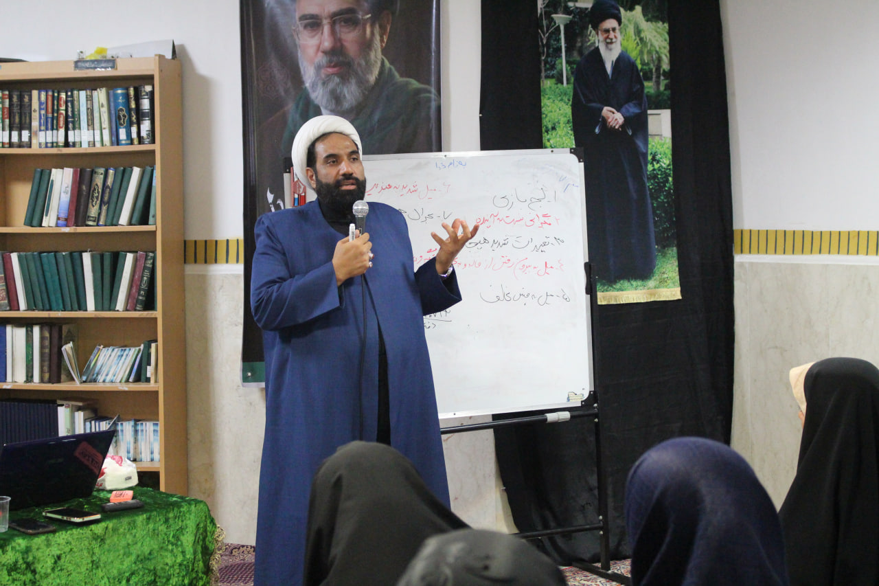 کارگاه آموزشی آشنایی با معارف نماز ویژه بانوان در استان مرکزی