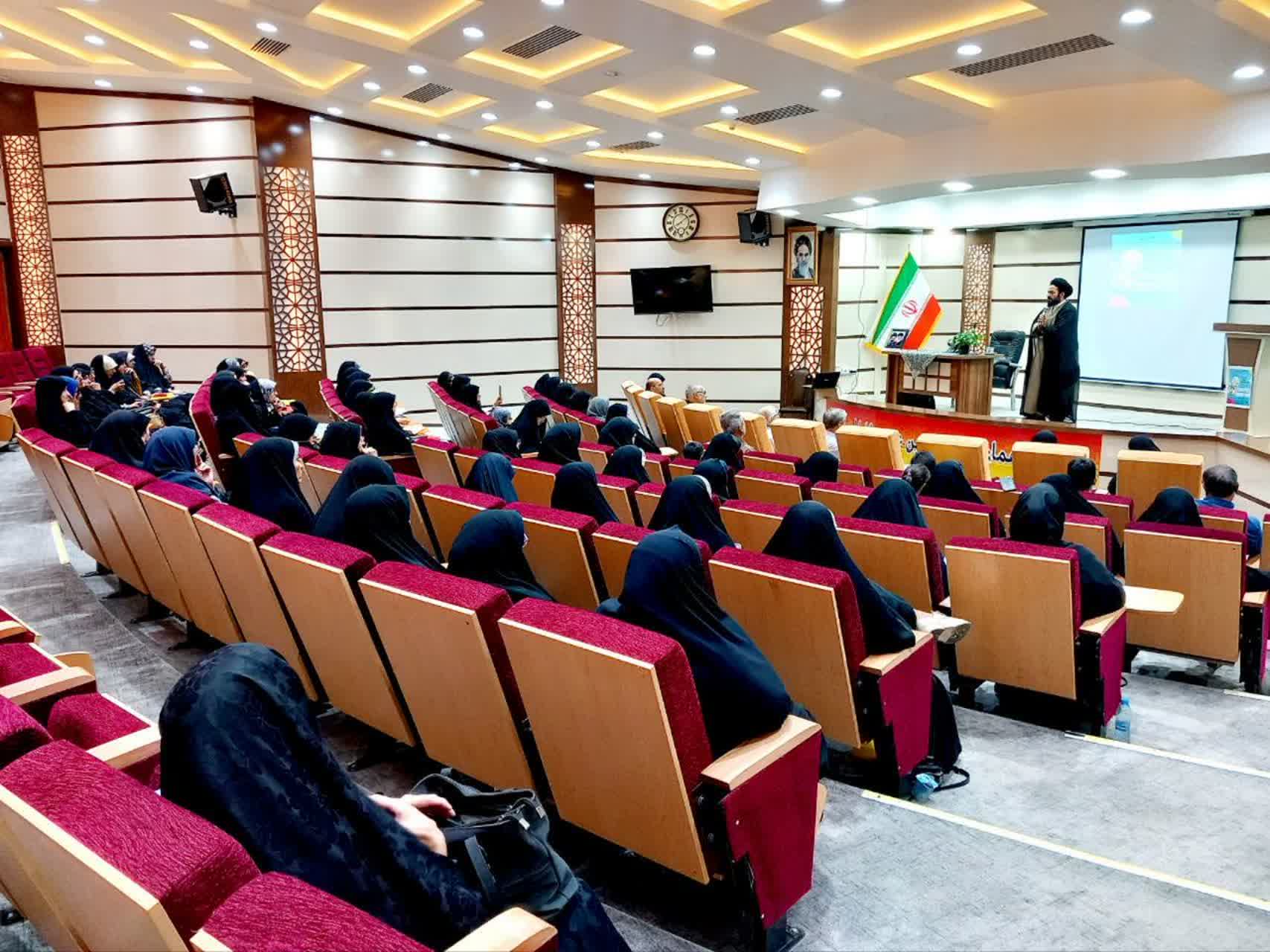 کارگاه شیوه‌های انس کودکان با نماز و مفاهیم دینی (طرح نیک)در بیرجند برگزار شد