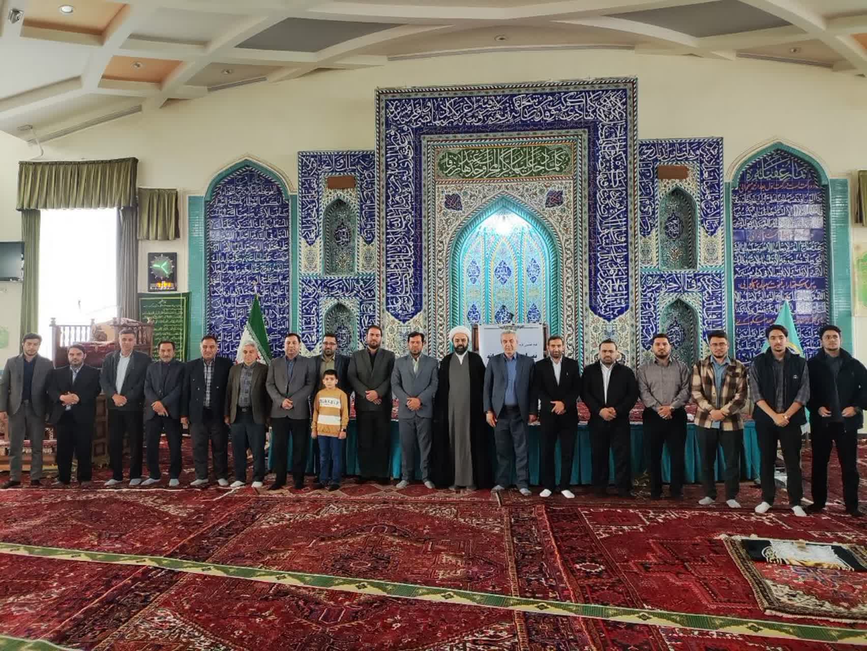 تجلیل از فعالان اجلاسیه نماز دانش آموزی آذرشهر