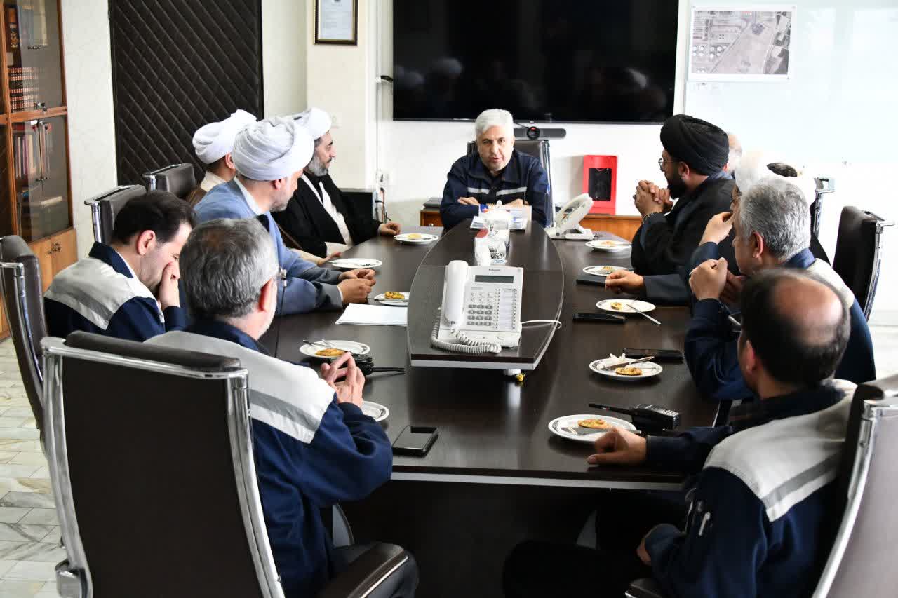 جلسه شورای اقامه نماز شرکت پالایش نفت تبریز