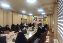 اعضای هیئت اندیشه‌ورز در حال گفتگو درباره راهکارهای ترویج فرهنگ نماز بانوان