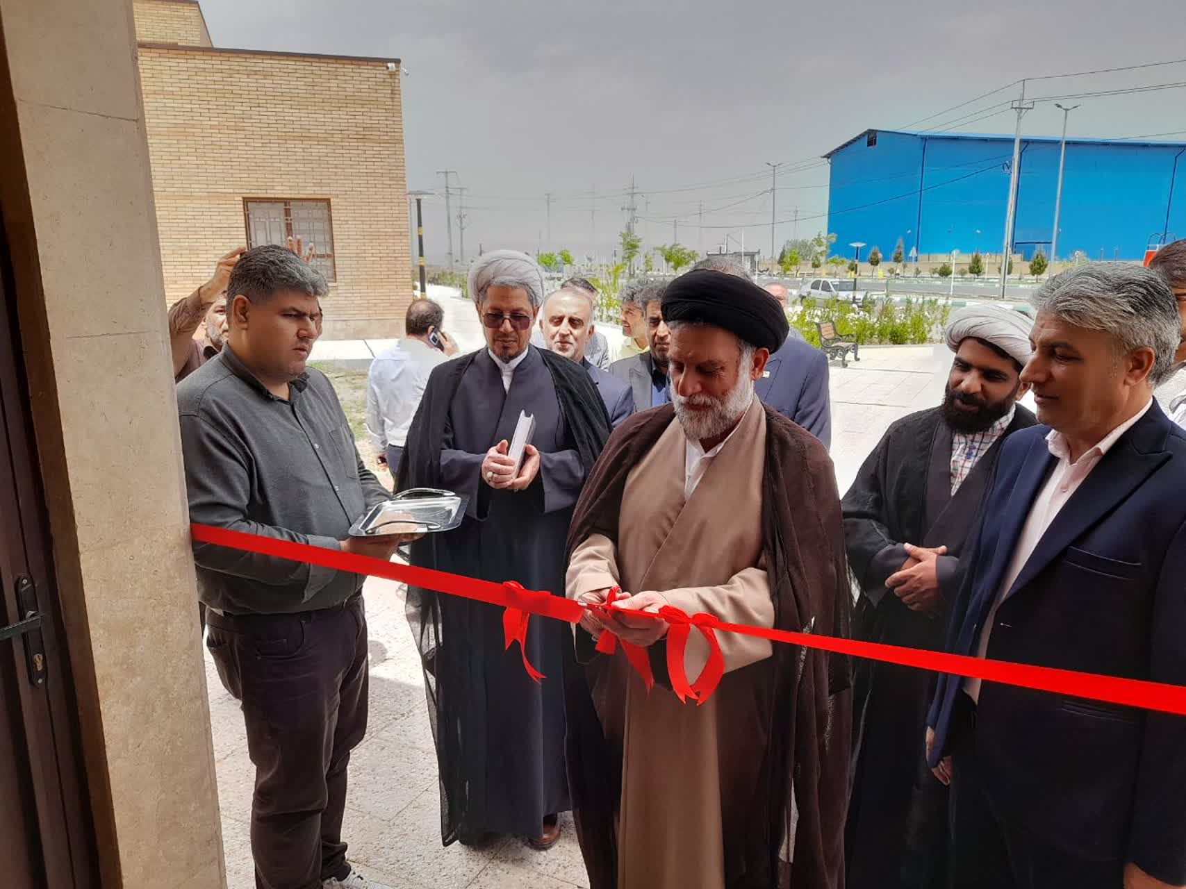 افتتاح نمازخانه شهرک صنعتی سلفچگان با حضور مدیران استانی و محلی