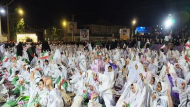 برگزاری جشن تکلیف دانش‌آموزان دختر الیگودرز در جوار مزار شهدای گمنام