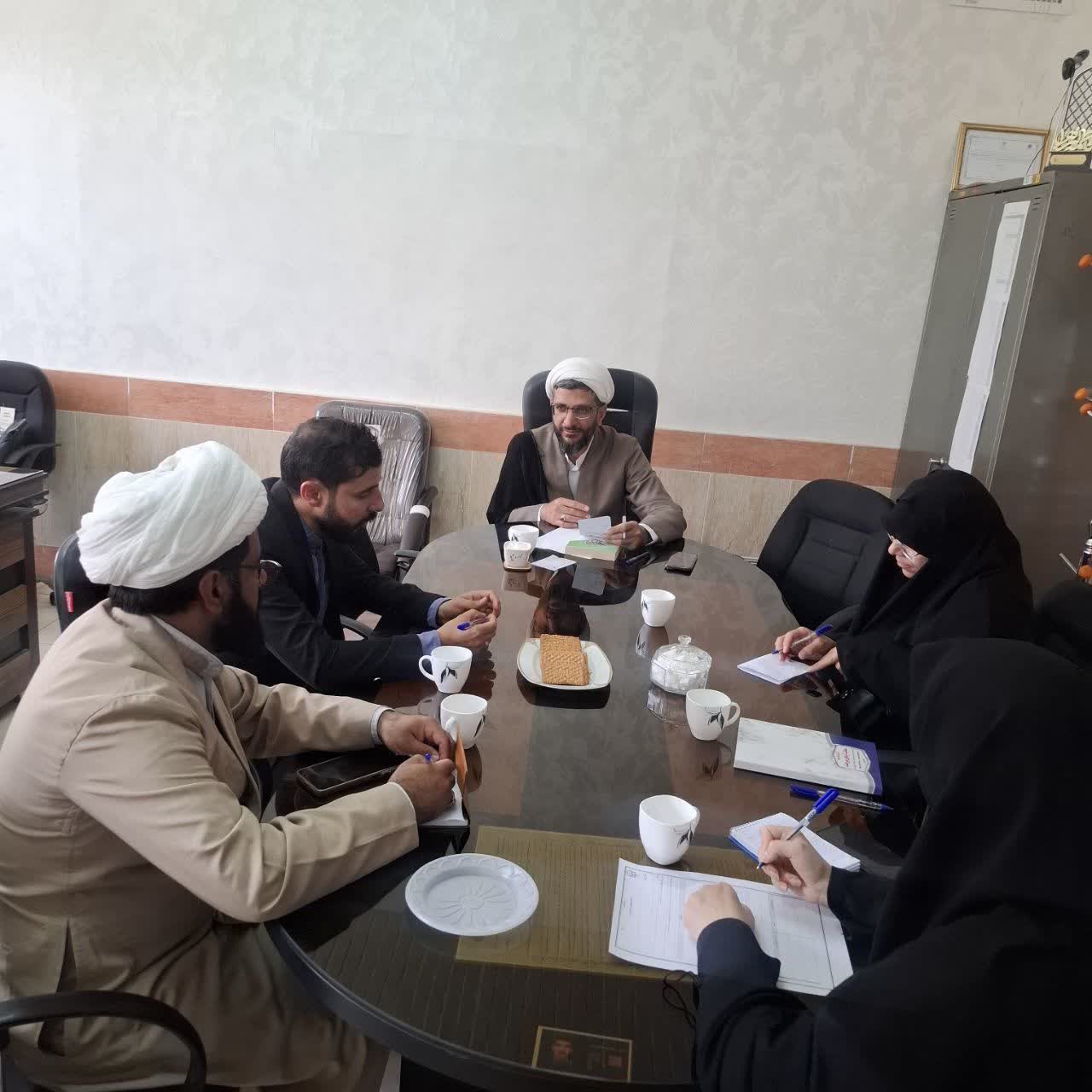 کارگاه تخصصی نماز‌شناسی و شیوه‌های جذب جوانان به نماز برای اساتید دانشگاه فرهنگیان خراسان جنوبی برگزار شد
