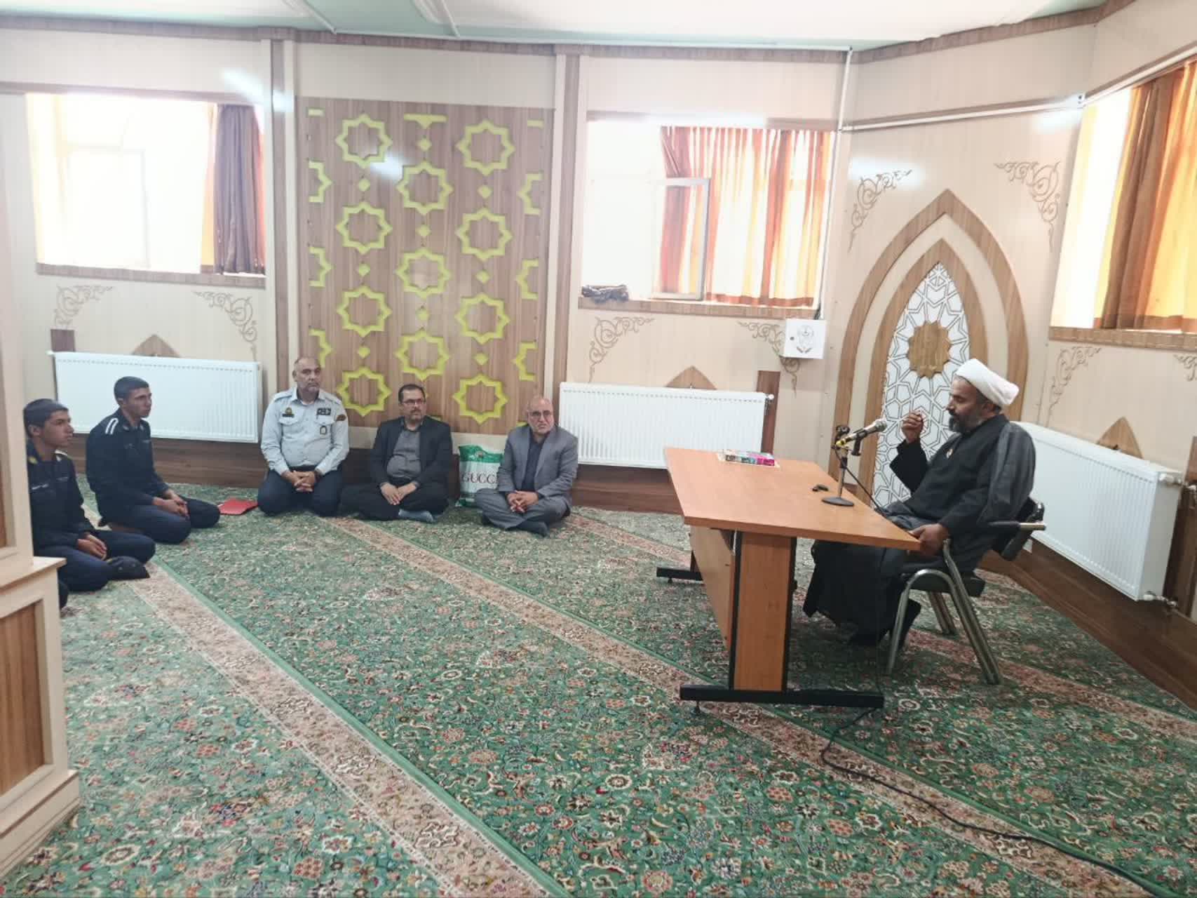 از سربازان وظیفه یگان حفاظت زندان مرکزی بیرجند در امر نماز تجلیل شد