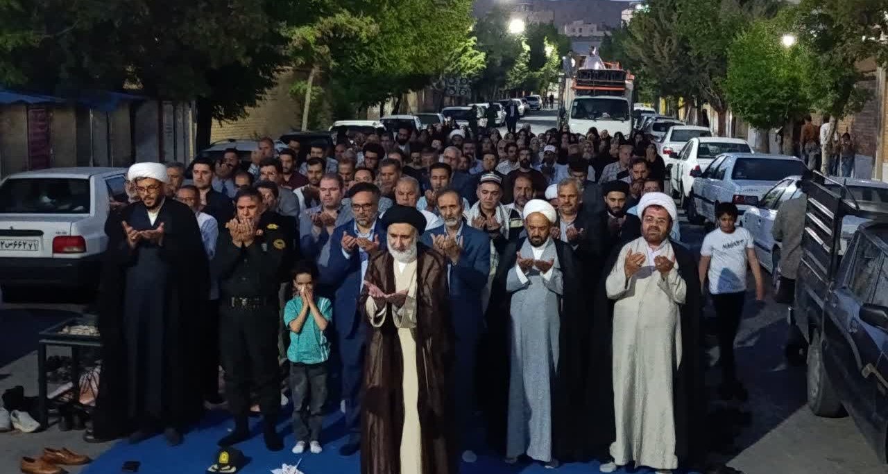 اقامه نماز جماعت جشن عید غدیرخم در شهرکرد