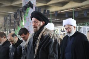 اقامه نماز ظهر عاشورا در مصلای الغدیر خرم‌آباد با حضور عزاداران حسینی