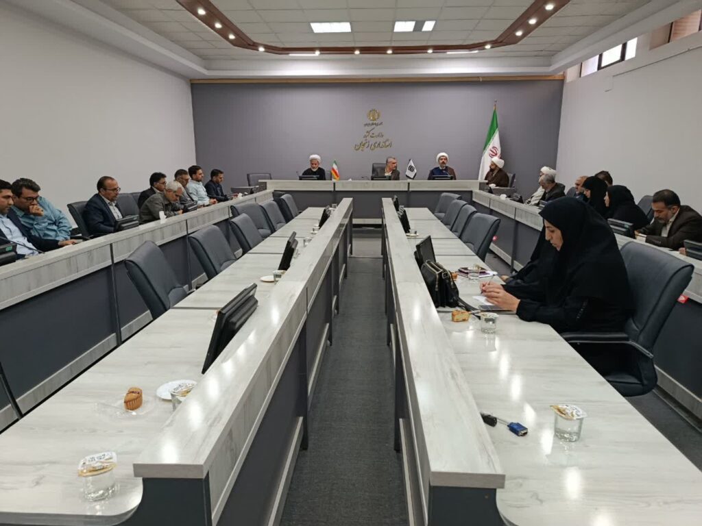 جلسه هم اندیشی و انسجام بخشی بین دبیران ستاد اقامه نماز دوایر دولتی زنجان برگزار شد