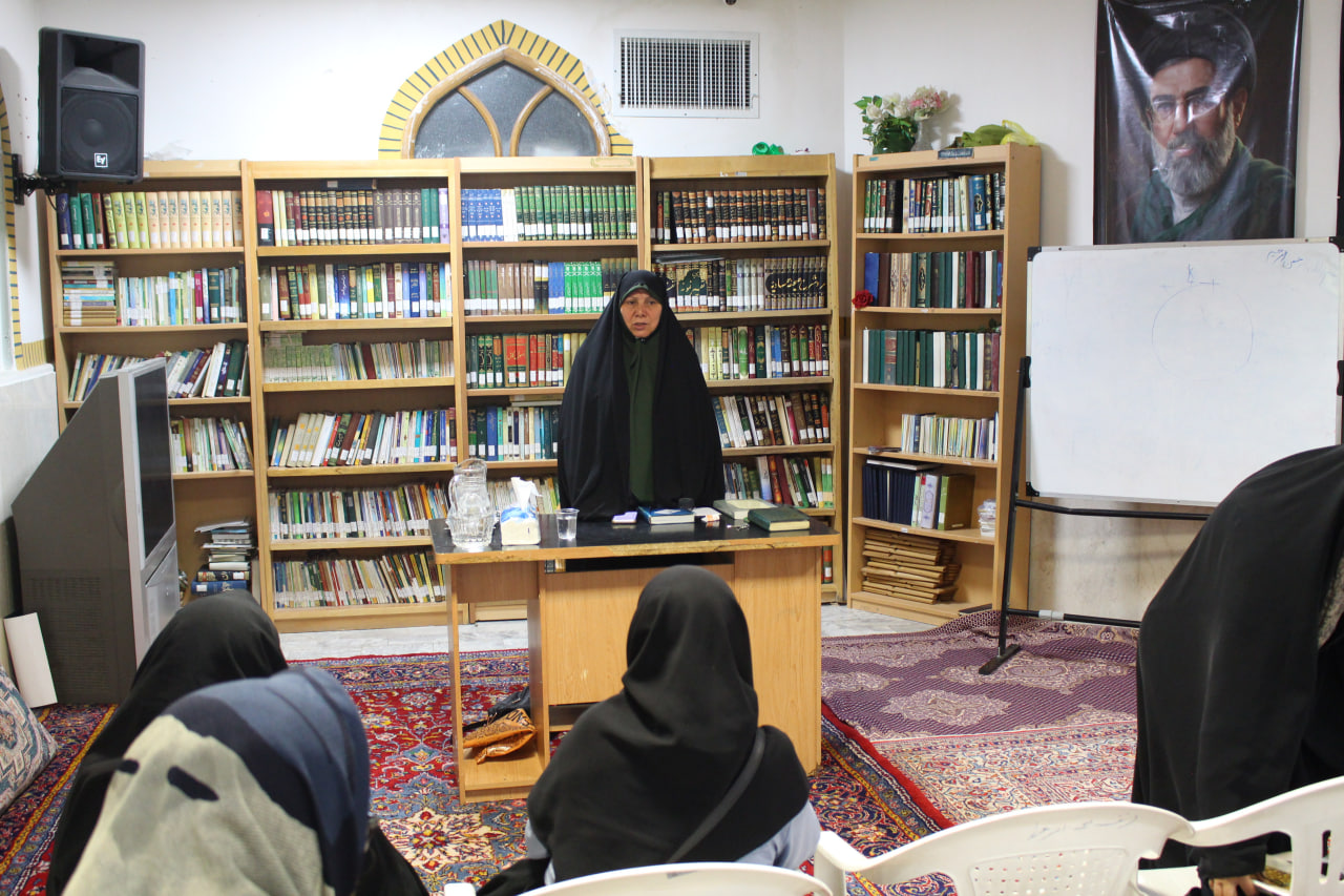 کارگاه آموزشی آشنایی با اهمیت نماز ویژه بانوان در استان مرکزی