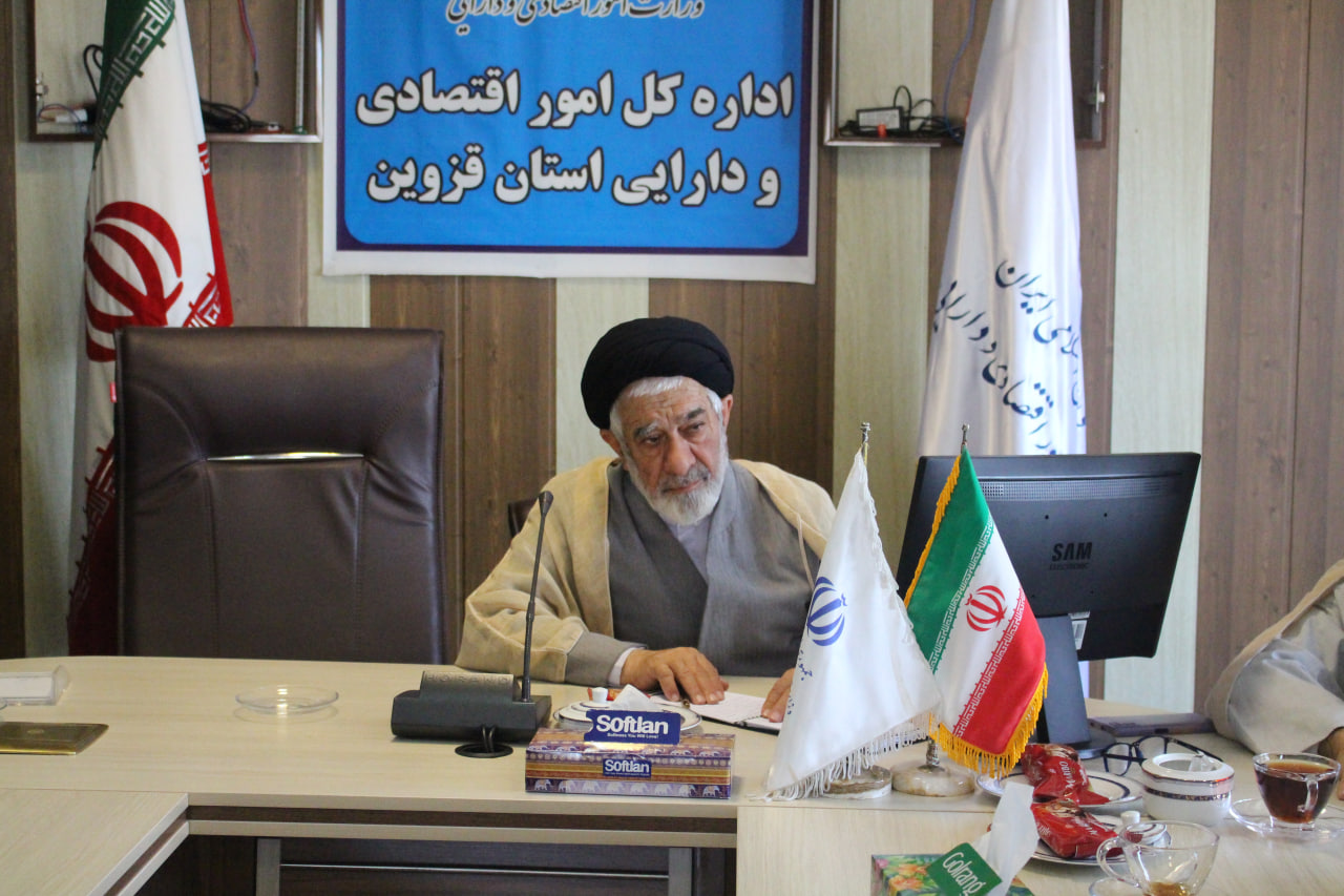 جلسه تدوین برنامههای توسعه و ترویج اقامه نماز در دستگاههای تابعه وزارت اقتصاد و دارایی استان قزوین برگزار شد