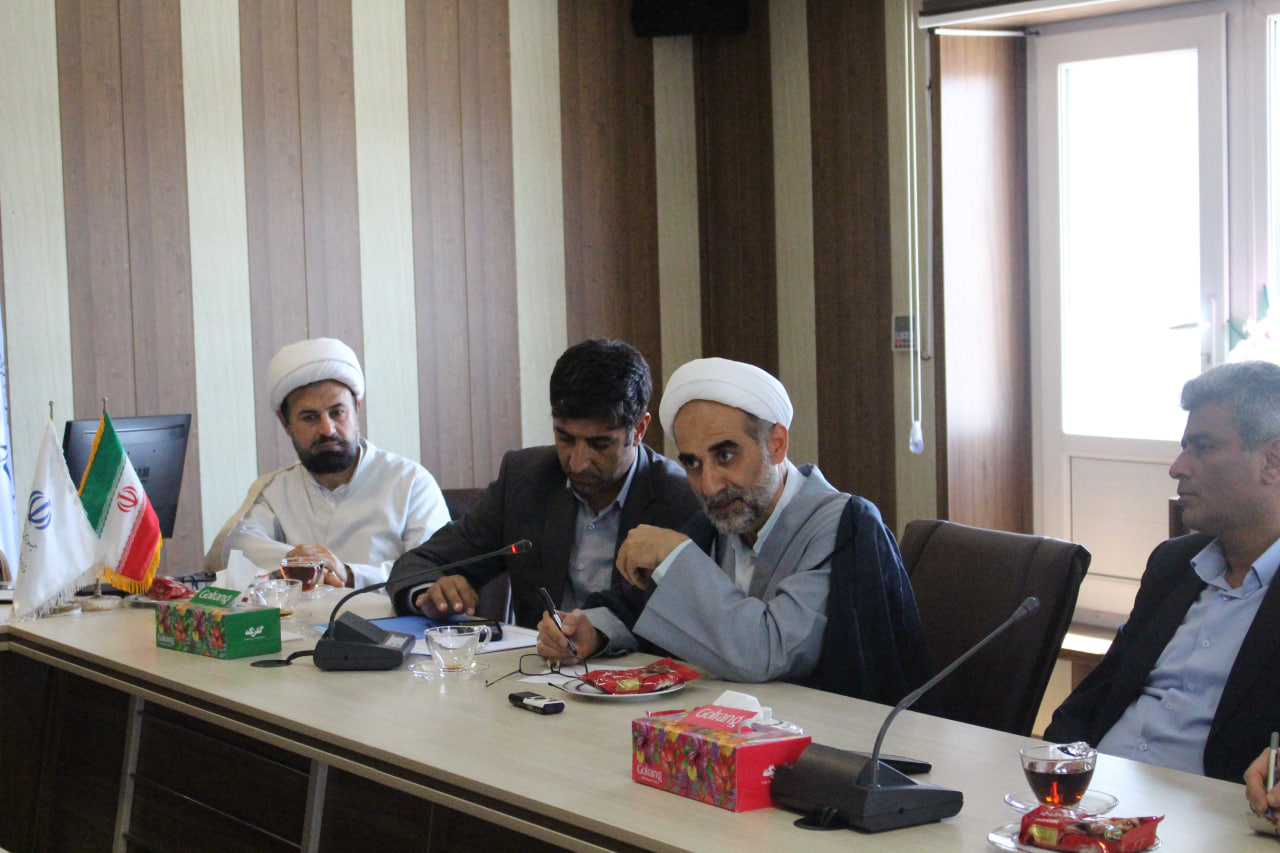 جلسه تدوین برنامههای توسعه و ترویج اقامه نماز در دستگاههای تابعه وزارت اقتصاد و دارایی استان قزوین برگزار شد