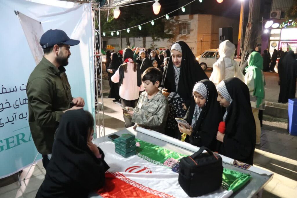 مشارکت ستاد اقامه نماز زنجان در تجمعان شبانه و توزیع محصولات فرهنگی 