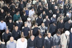 اقامه نماز ظهر عاشورا در مصلای الغدیر خرم‌آباد با حضور عزاداران حسینی