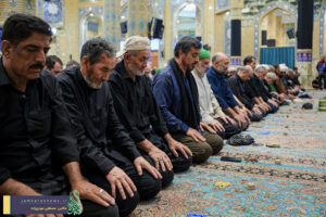 اقامه نماز ظهر تاسوعای حسینی در قم