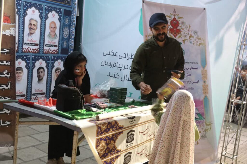 مشارکت ستاد اقامه نماز زنجان در تجمعان شبانه و توزیع محصولات فرهنگی