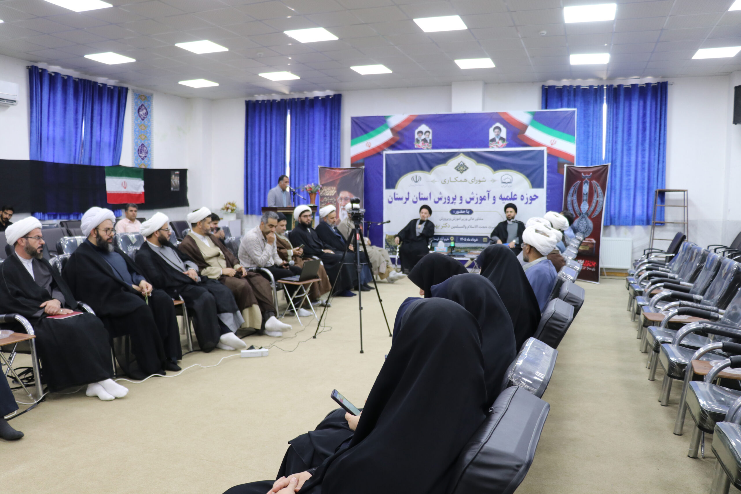 نشست شورای همکاری حوزه و آموزش و پرورش لرستان با حضور مدیرکل آموزش و پرورش و مدیر ستاد اقامه نماز