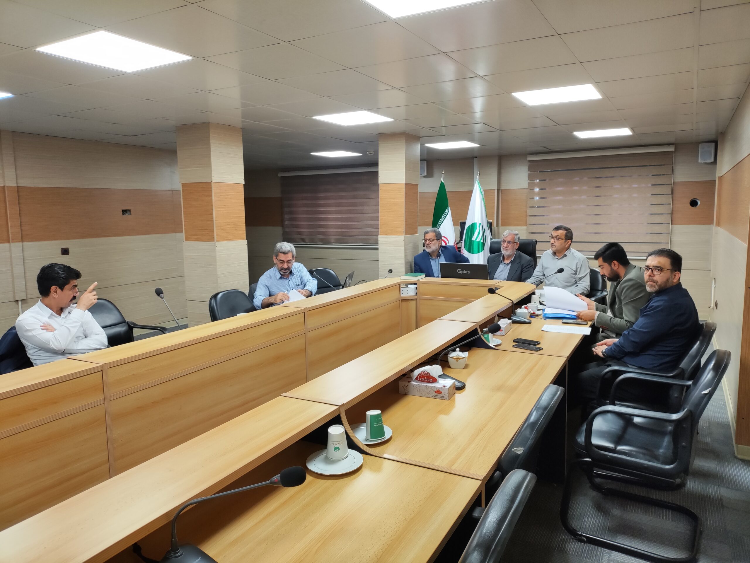 آغاز فرایند ارزیابی عملکرد برنامه های ترویج و توسعه نماز دستگاه های اجرایی گلستان در سال ۱۴۰۴ به گزارش روابط عمومی ستاد اقامه نماز استان گلستان، جلسه ارزیابی عملکرد دستگاه های اجرایی استان در راستای انجام برنامه های ترویجی نماز در سال ۱۴۰۴، با حضور مدیر و کارشناسان ستاد اقامه نماز استان و اعضای هیئت ارزیابی در روز دوشنبه یازدهم خرداد ماه در سالن آمفی تئاتر پست بانک برگزار شد. قاسم محمدی مدیر ستاد اقامه نماز در این جلسه با اشاره به رویکرد هیئت ارزیابی نسبت به عملکرد دستگاه اجرایی در اجرای برنامههای مصوب ابلاغی گفت: نگاه واقع بینانه هر یک از اعضای هیئت داوری در نتیجه نهایی و بازخورد آن به وزارتخانه مربوطه موثر است. وی گفت: تمامی دستگاههای اجرایی مستندات خود را در قالب سی دی یا فلش به ستاد اقامه نماز استان تحویل دادهاند و فرایند ارزیابی دستگاههای اجرایی تا ابلاغ نهایی نمرات ادامه خواهد داشت.