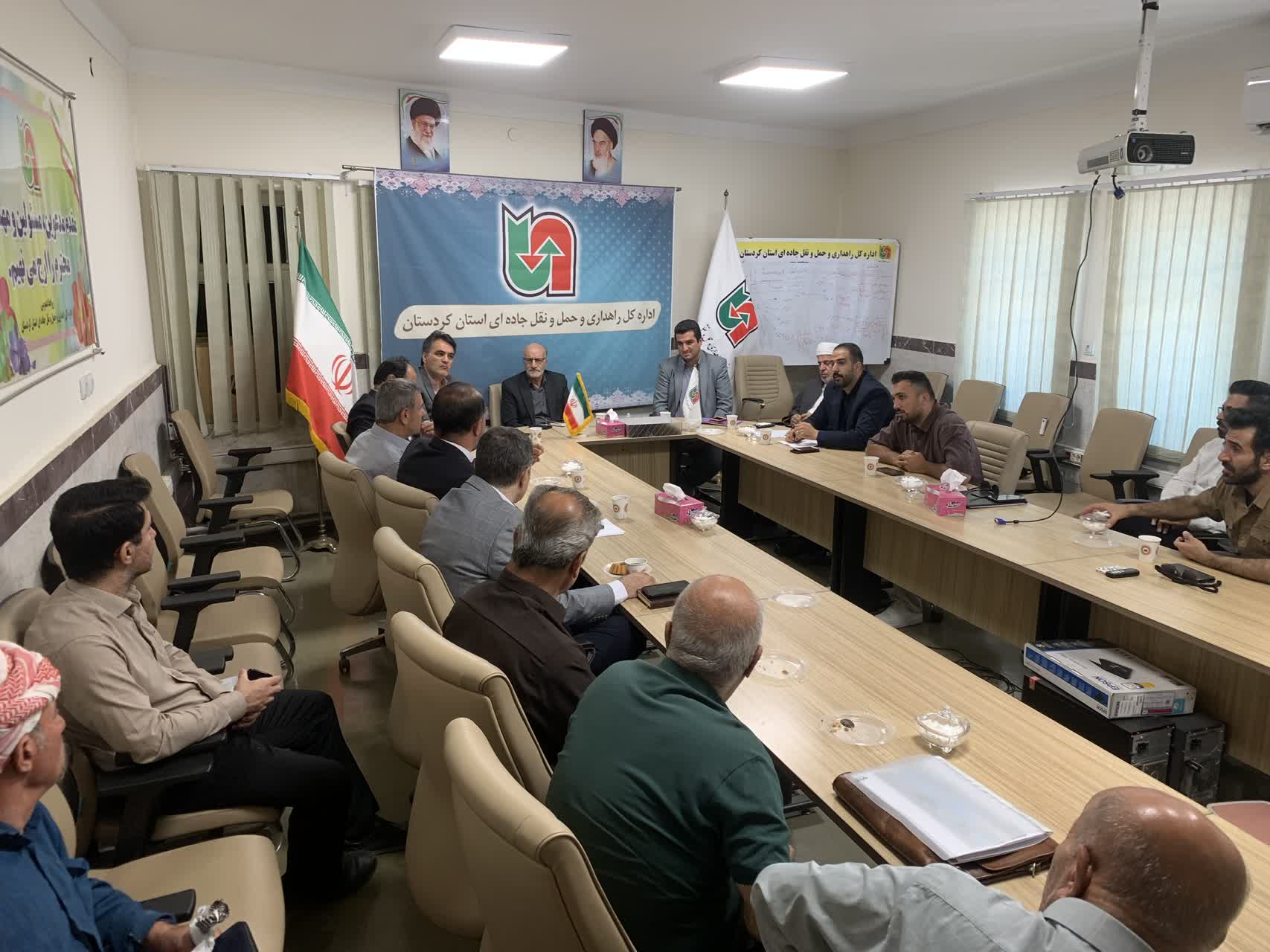 گردهمایی آموزشی توجیهی متولیان مجتمعهای بینراهی کردستان برگزار شد