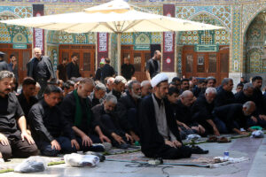 اقامه نماز ظهر تاسوعای حسینی در قم