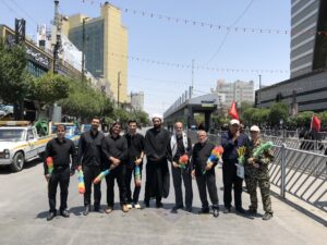 نماز ظهر عاشورا در حرم مطهر رضوی و خیابان های منتهی به حرم اقامه شد