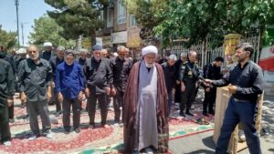 نماز ظهر عاشورا در حرم مطهر رضوی، خیابان های منتهی به حرم و شهرستان های استان اقامه شد