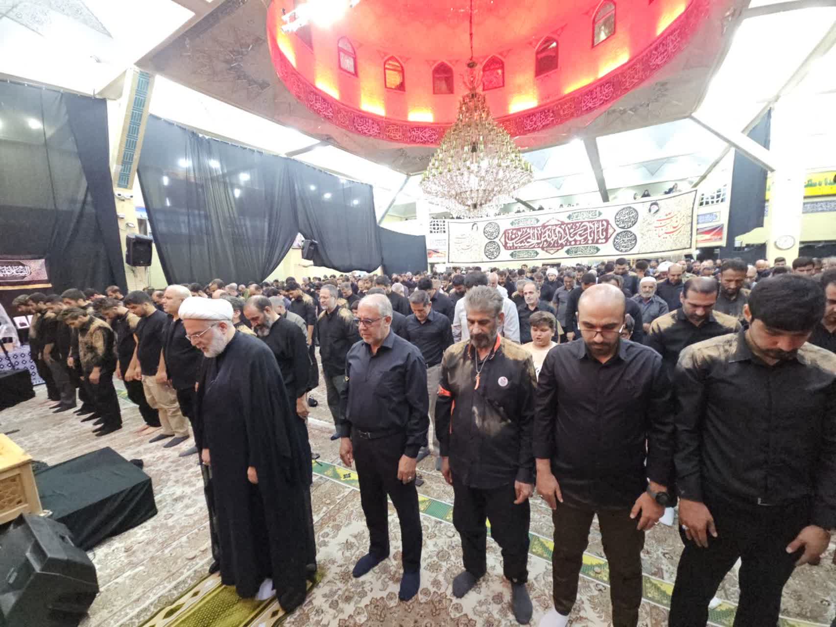 اقامه با شکوه نماز ظهر عاشورا در سراسر استان کردستان