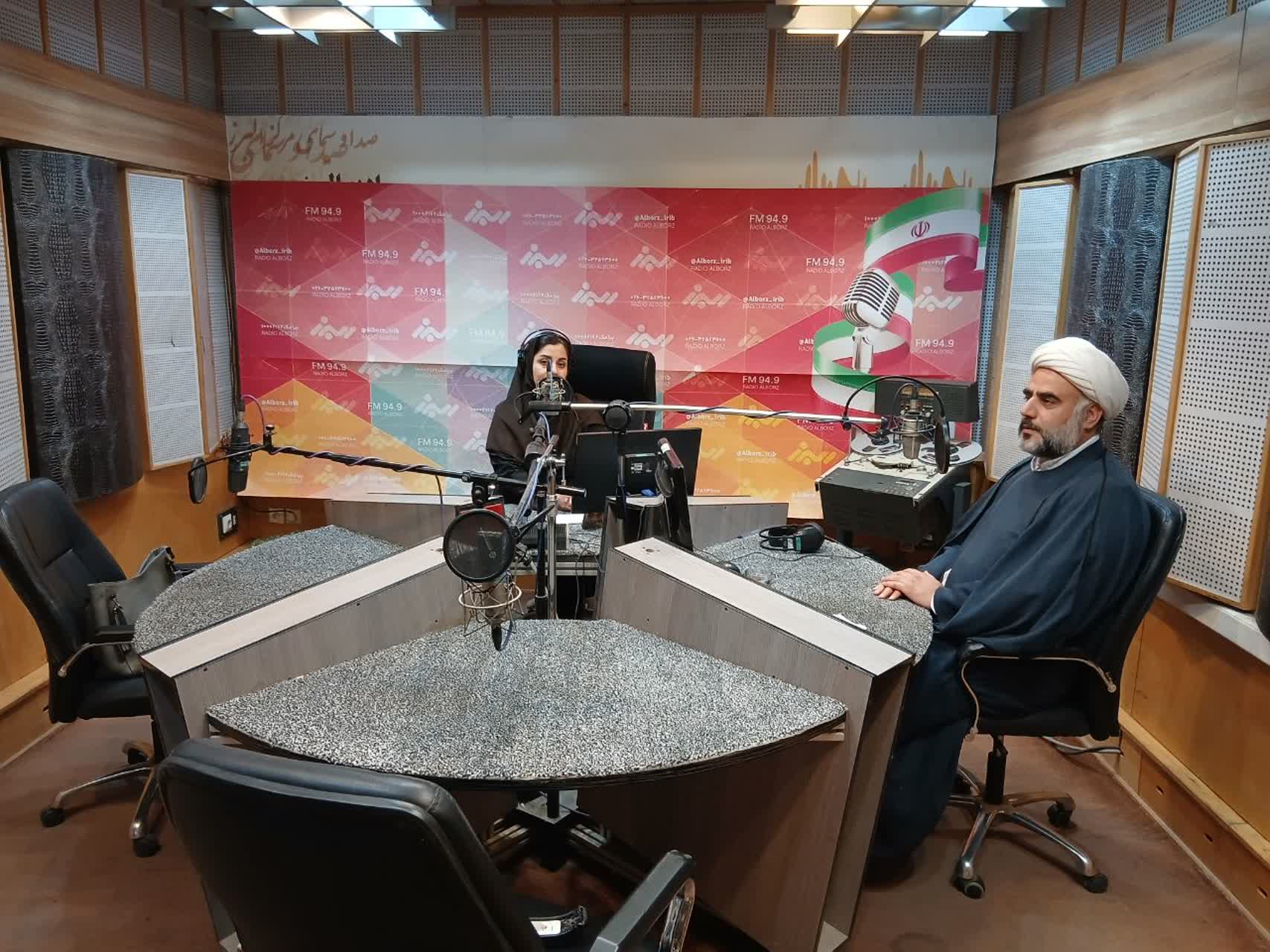حضور مدیر ستاد اقامه نماز استان در برنامه رادیویی البرز