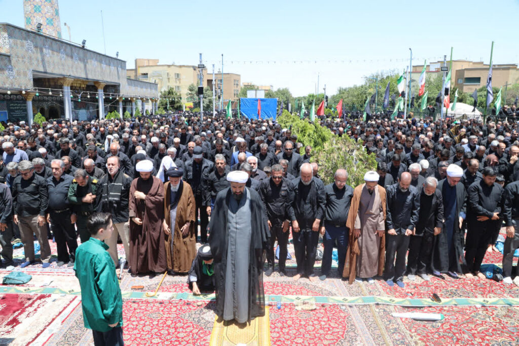 نماز جماعت باشکوه ظهر عاشورا در سرتاسر استان همدان