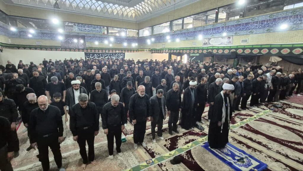 نماز جماعت باشکوه ظهر عاشورا در سرتاسر استان همدان