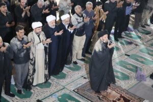 اقامه نماز ظهر عاشورا در مصلای الغدیر خرم‌آباد با حضور عزاداران حسینی
