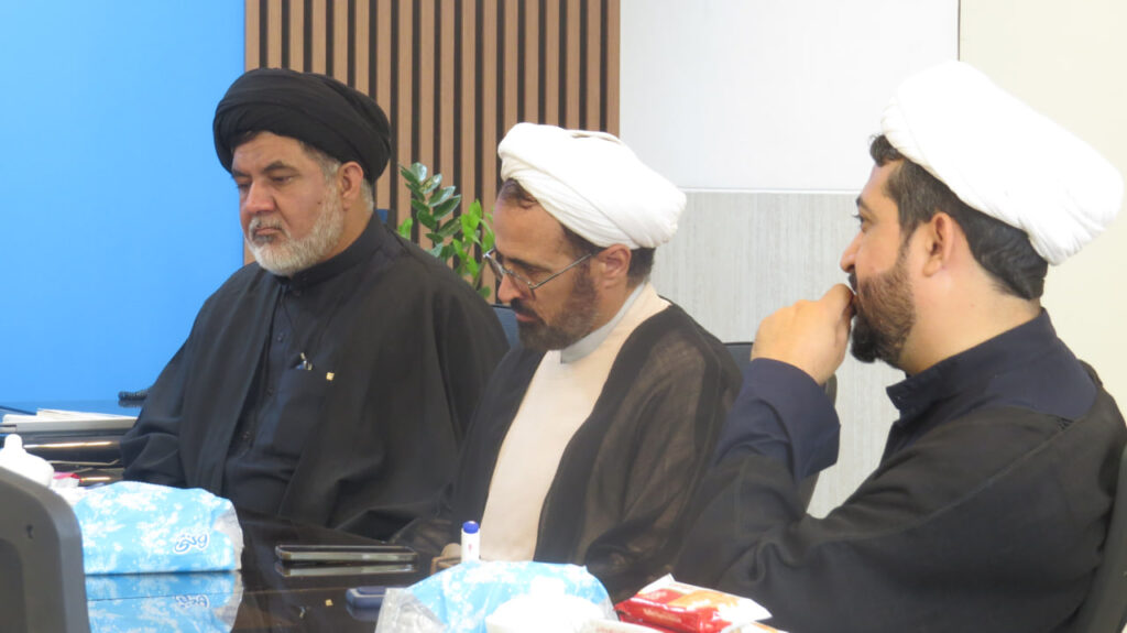 نماز و تربیت دینی صحیح می‌تواند به‌عنوان یک سپر محکم در برابر این هجمه‌ها عمل کند