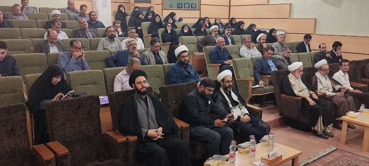 گردهمایی رابطین نماز ادارات در توزیع برق جنوب استان کرمان