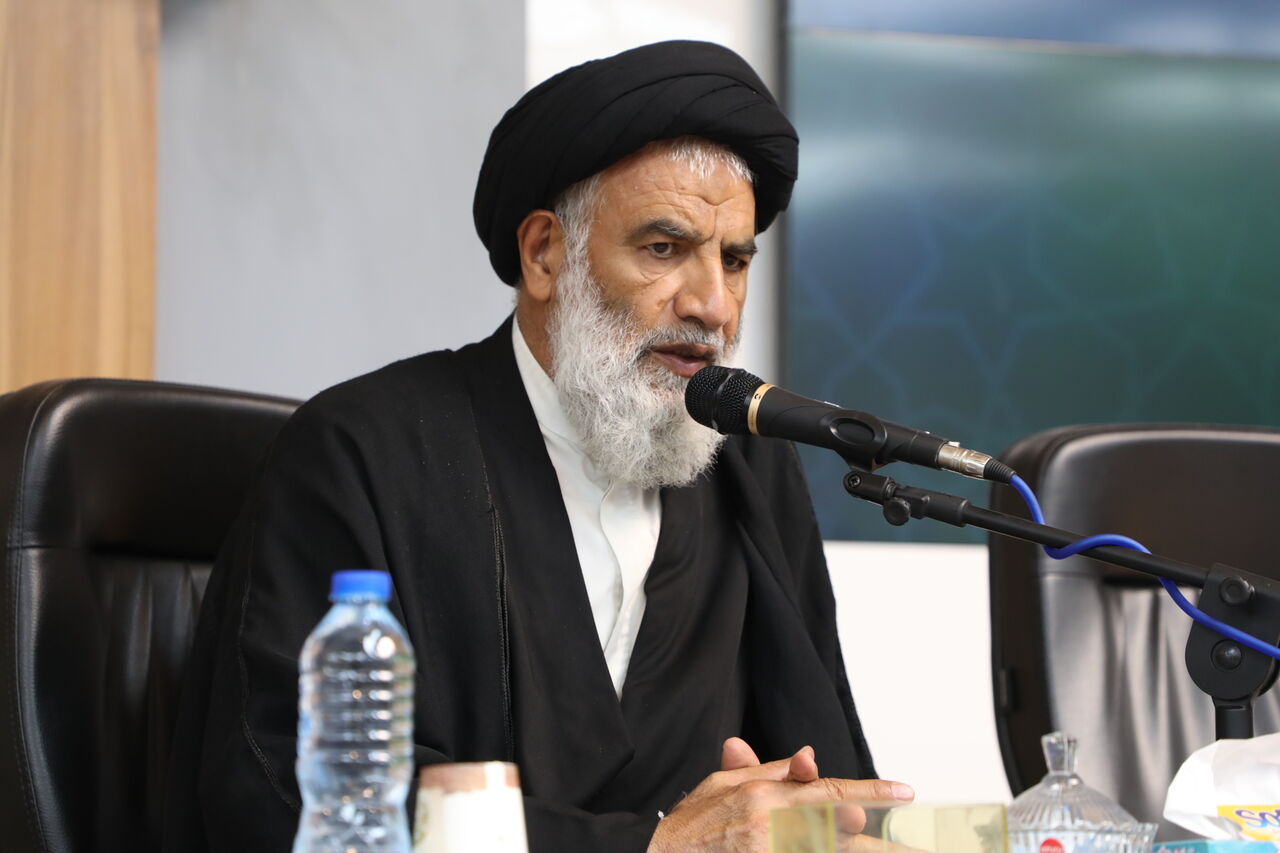 نماینده ولی‌فقیه در خوزستان: اقامه نماز اول وقت در اربعین برجسته شود