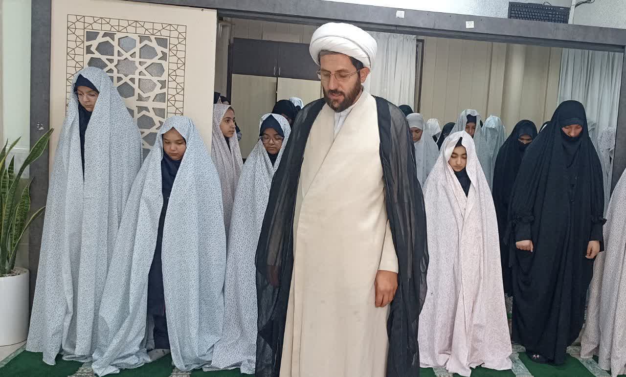 والدین باید با تغییر رویکرد خود نسبت به مقوله نماز، آن را به عنوان یک «مهارت» در نظر بگیرند