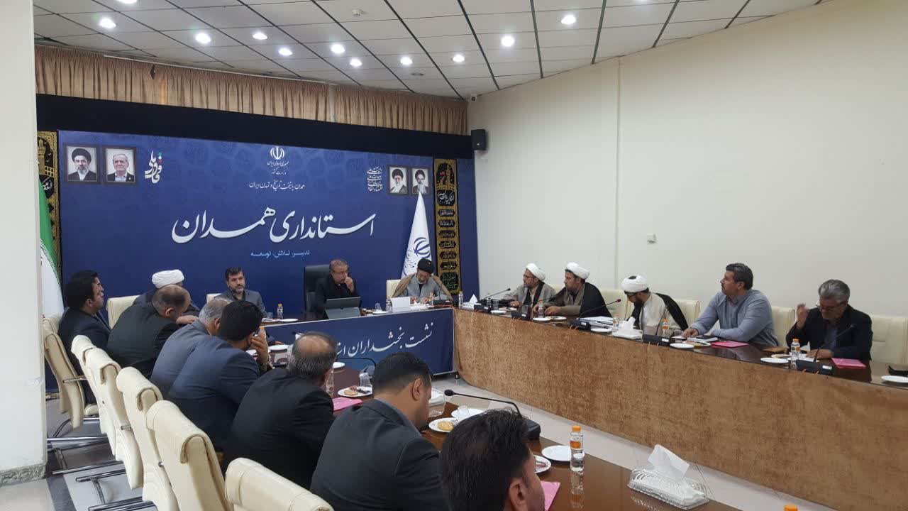 جلسه نشست مشترک دبیران اقامه نماز و بخشداران استان همدان