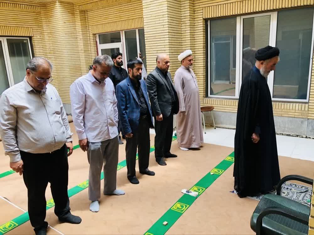 اقامه نماز وحدت بخش ادارات رفسنجان در اداره انتقال خون شهرستان