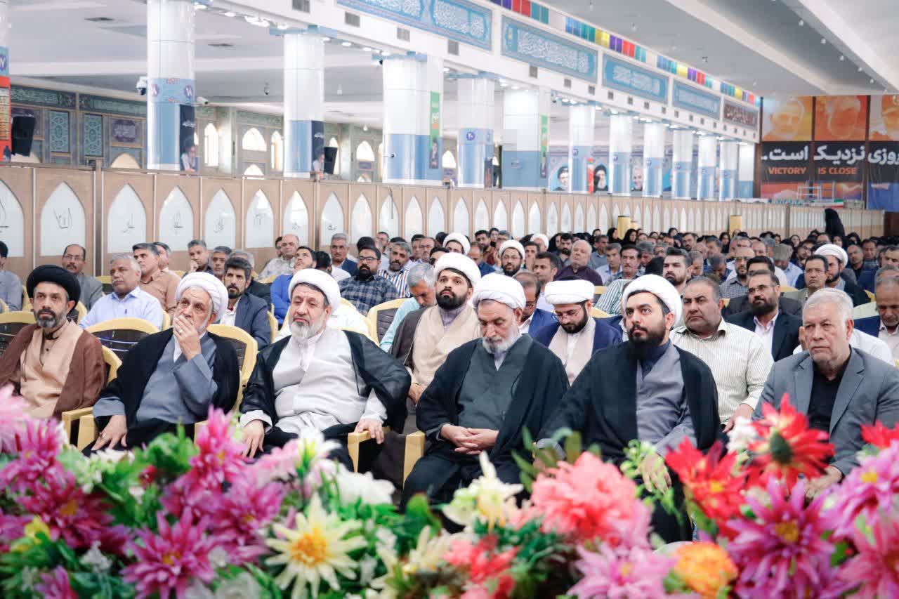 اجتماع مدیران مدارس نواحی یک و دو آموزش و پرورش در مصلی امام علی(ع)کرمان