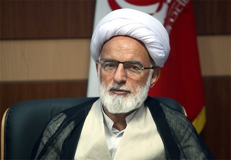 اقامه نماز، محور اندیشه و عمل امام شهید خامنه‌ای