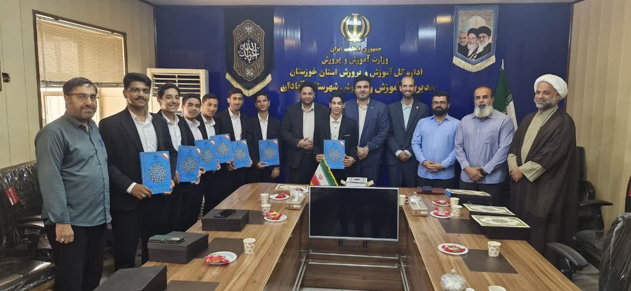 از نخبگان قرآنی دارالقرآن۱۴معصوم آبادان تجلیل شد