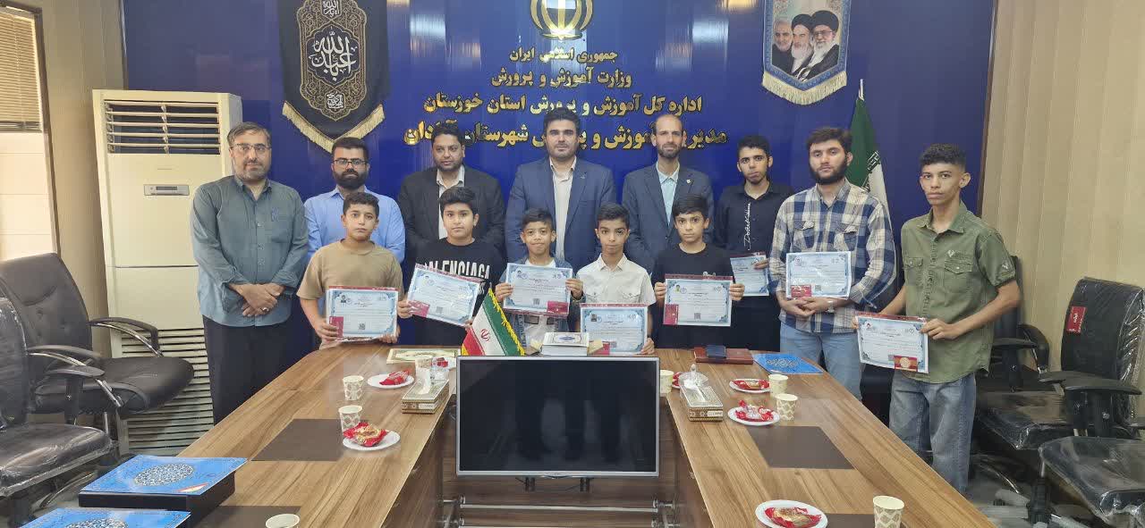 از نخبگان قرآنی دارالقرآن۱۴معصوم آبادان تجلیل شد